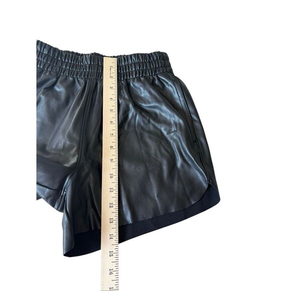 NEW Abercrombie & Fitch Vegan Leather Dolphin Hem Shorts Size XS Black Pull On - Picture 6 of 11